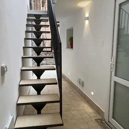 Apartment Sangue Blu